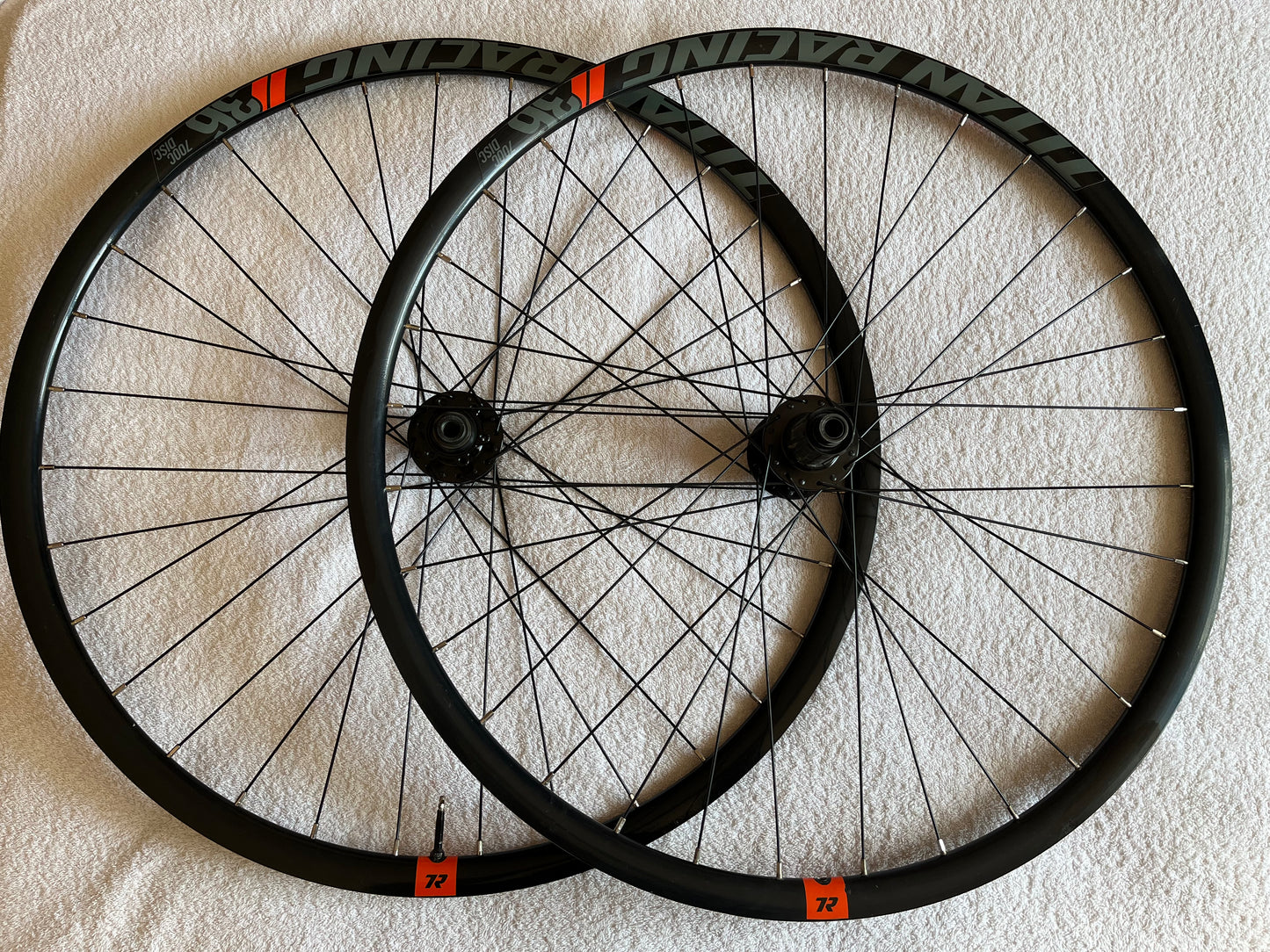 Titan Racing 36 700c Disc